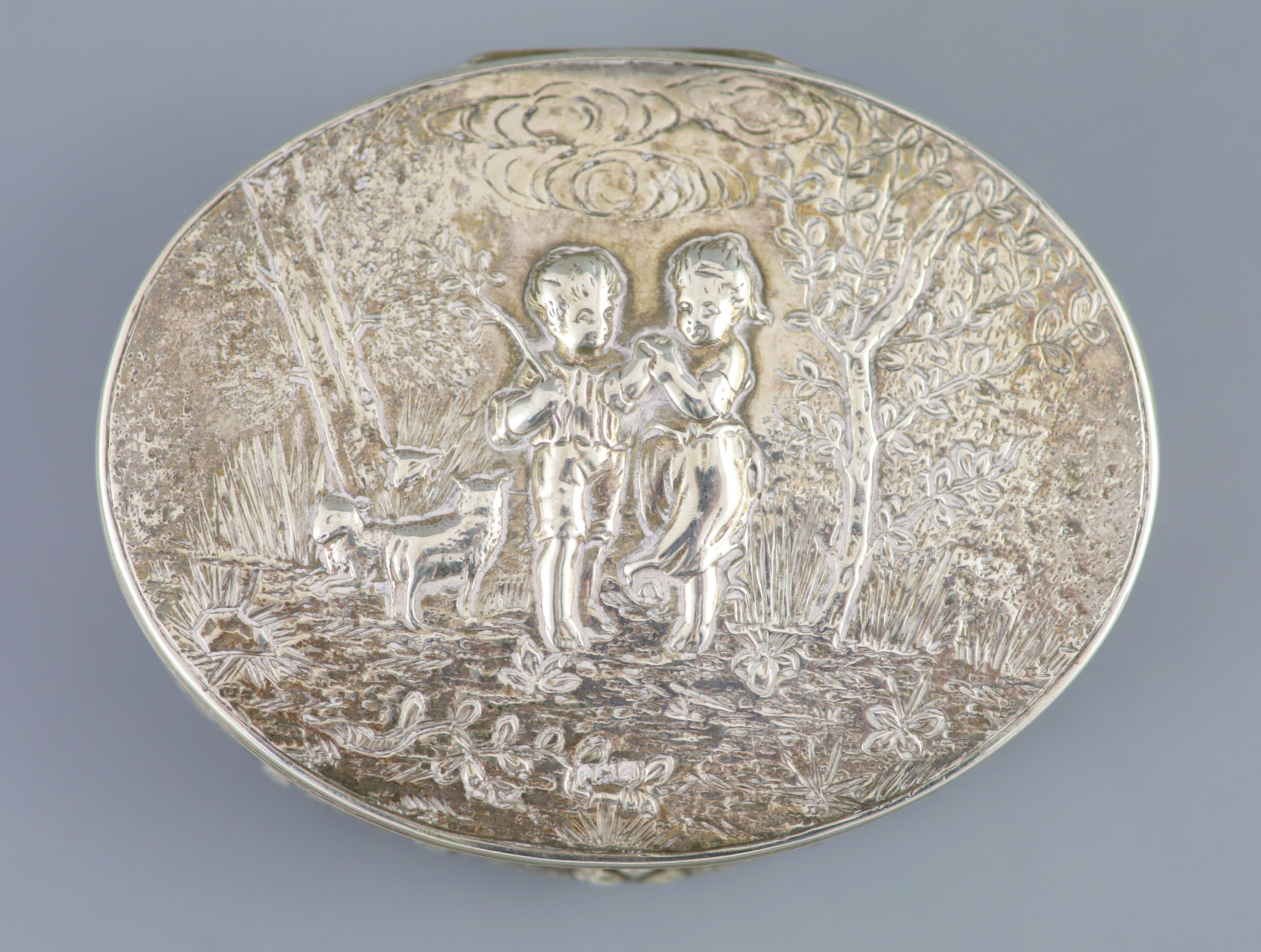 A late 18th/early 19th century French silver oval box, with hinged cover,